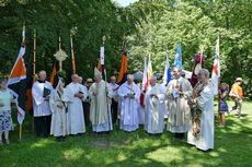Festgottesdienst zum 1.000 Todestag des Heiligen Heimerads auf dem Hasunger Berg (Foto: Karl-Franz Thiede) Festgottesdienst zum 1.000 Todestag des Heiligen Heimerads auf dem Hasunger Berg (Foto: Karl-Franz Thiede)